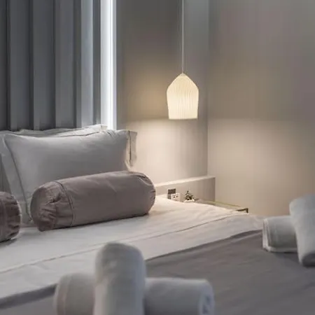 The Hostmaster Le Privilege Elegance Flat * Atena
